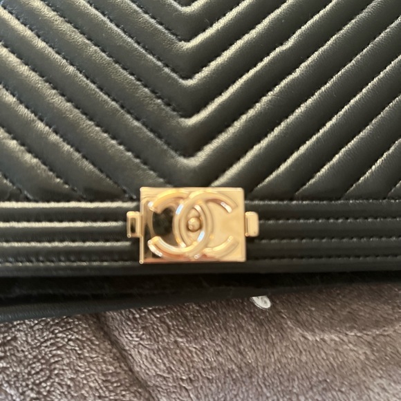 Chanel chevron, caviar leather wallet on a chain - Picture 15 of 16